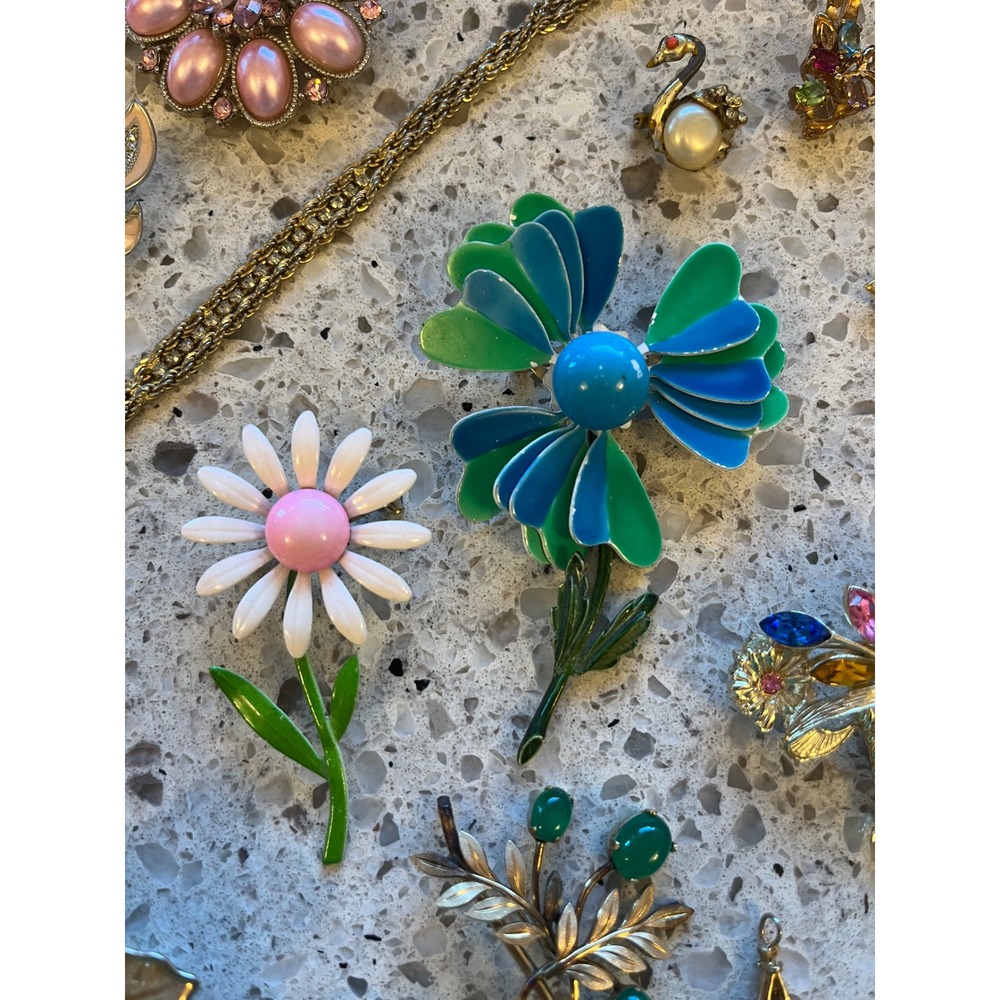 Vintage Costume Jewelry Lot Enamel Flower Brooches Rhinestone Pendants Bracelet - Picture 5 of 12